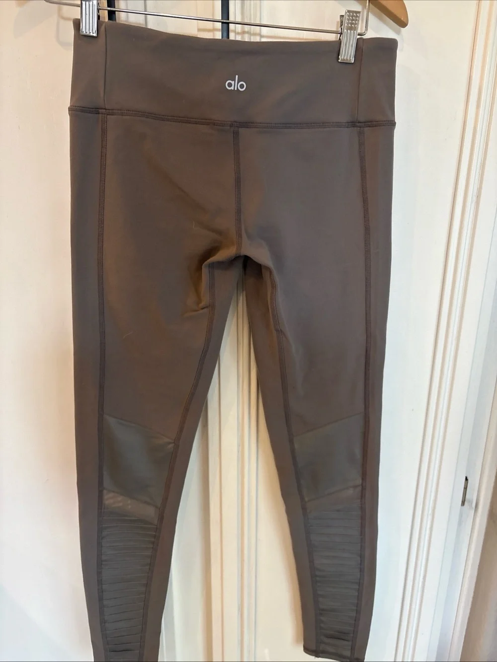 Alo Yoga Moto Leggings Gray Ribbed Panel  Yoga  Size M Low Waist EUC